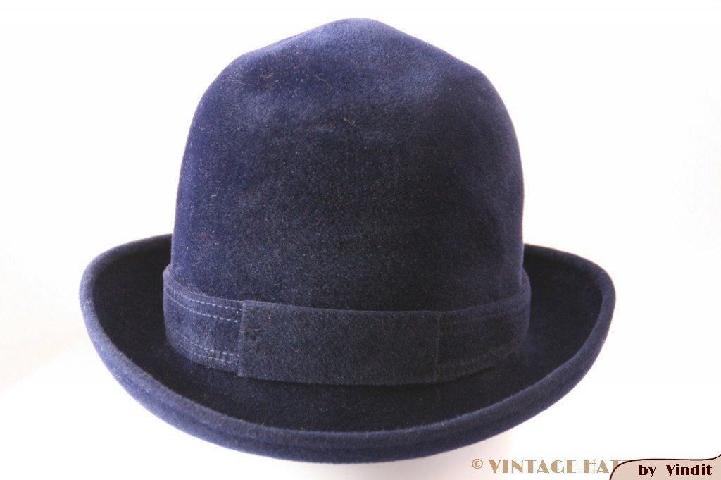Vintage Dameshoed blauw fluweel 56 gratis verzenden in NL, Ophalen of Verzenden, Gedragen, 56 of 57 cm (M, 7 of 7⅛ inch), Hoed
