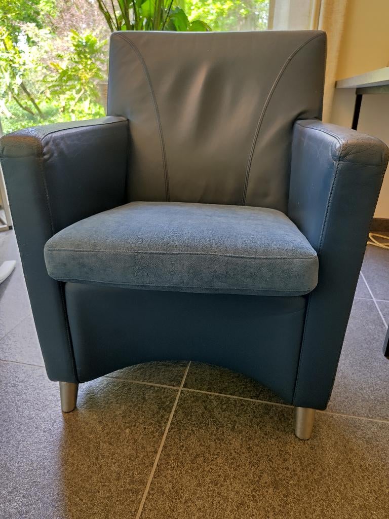 Leolux Dolcinea fauteuil. Blauw leer met aluminium poten., Ophalen, Gebruikt, 50 tot 75 cm, Leer