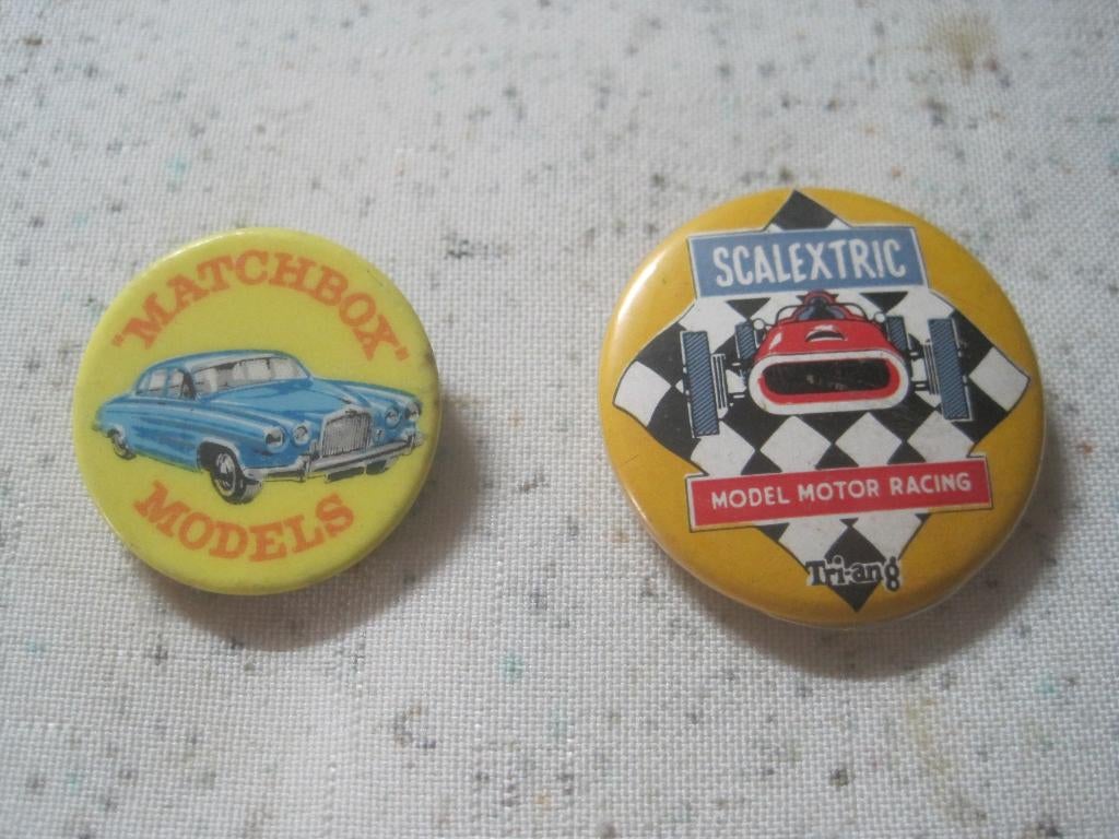 2 buttons, Ophalen of Verzenden, Gebruikt, Overige onderwerpen
