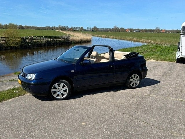 Volkswagen Golf 1.8 Cabriolet 66KW AUT 2000 Blauw, Auto's, Volkswagen, Beige, 4 cilinders, Cabriolet, 1200 kg