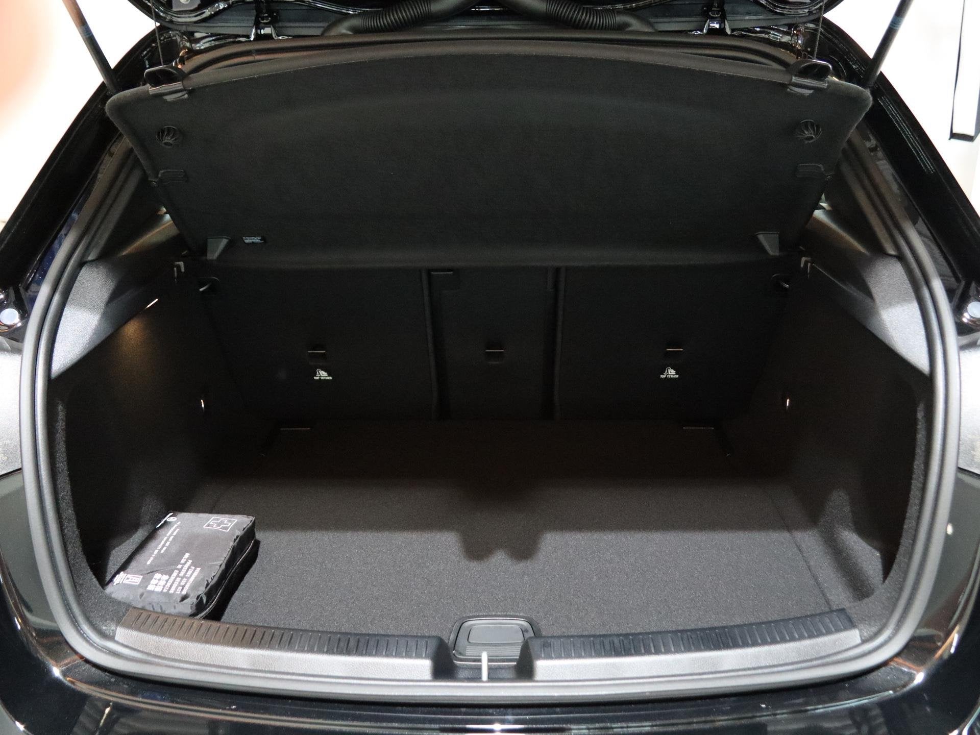 Foto 12 van Mercedes-Benz A-klasse 180 Business Solution AMG | AMG Line