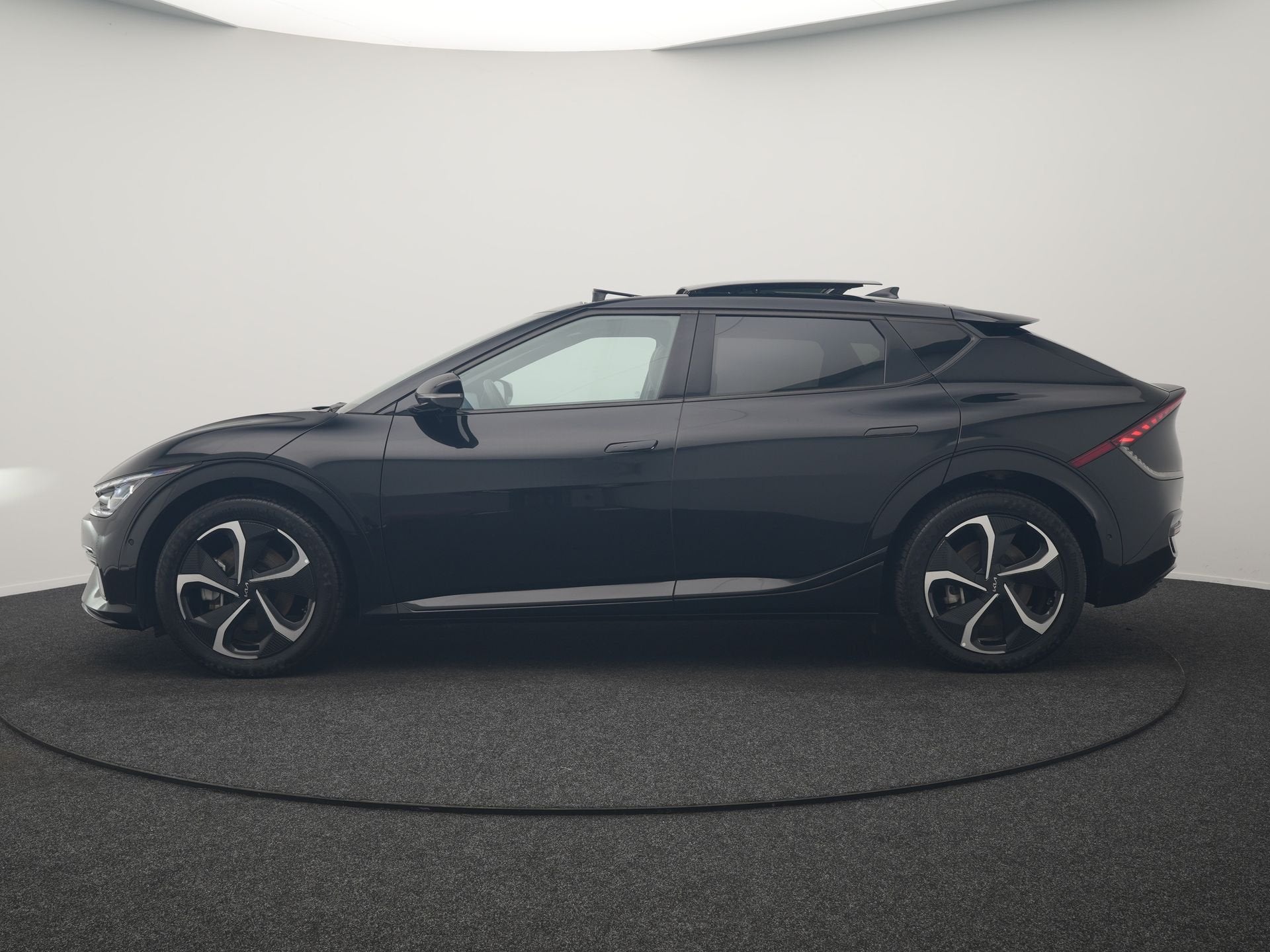 Kia Ev6 GT-Line 77.4 kWh 229pk Dealer O.H. | Panodak | Adapt, Auto's, Automaat, Achterwielaandrijving, Gebruikt, Zwart