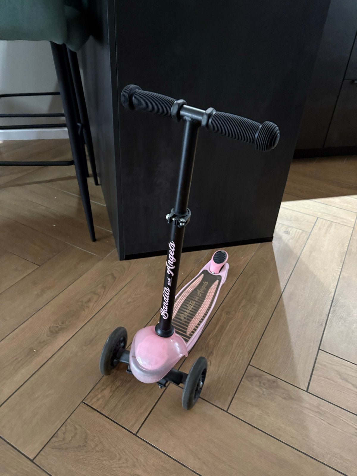 Roze kinderstep Bandits and Angels, Fietsen en Brommers, Ophalen, Gebruikt, Gewone step