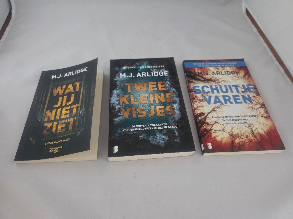 MJ. Arlidge 3 boekjes, Boeken, Ophalen, Gelezen, M.J. Arlidge, Europa overig
