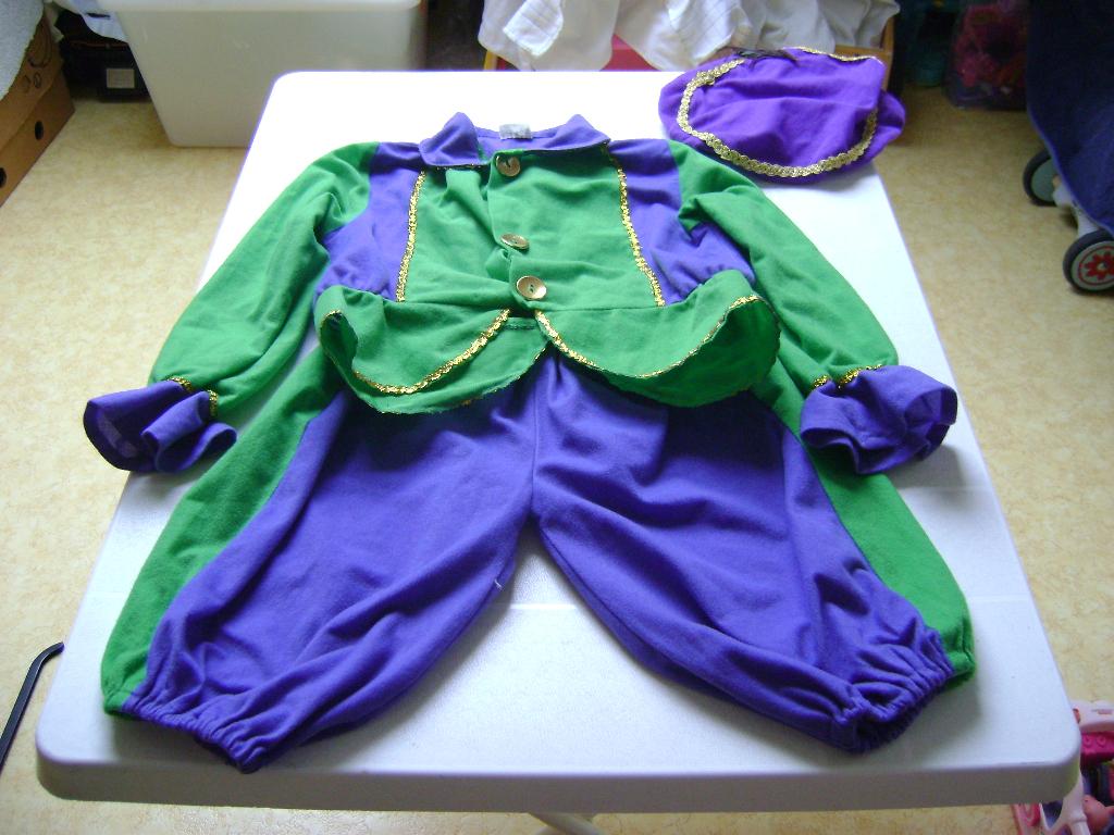 3del groen/paars pietenpak met pet goud biesje afgezet 6/8jr, Ophalen of Verzenden, Zo goed als nieuw