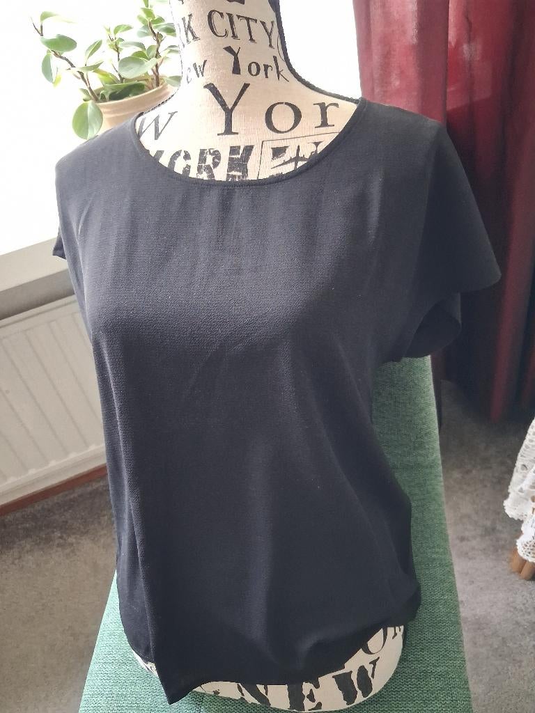 2 blouses beide nieuw !!     thuis ophalen !!!!, Ophalen, Overige kleuren, JDY     en H&M, Nieuw