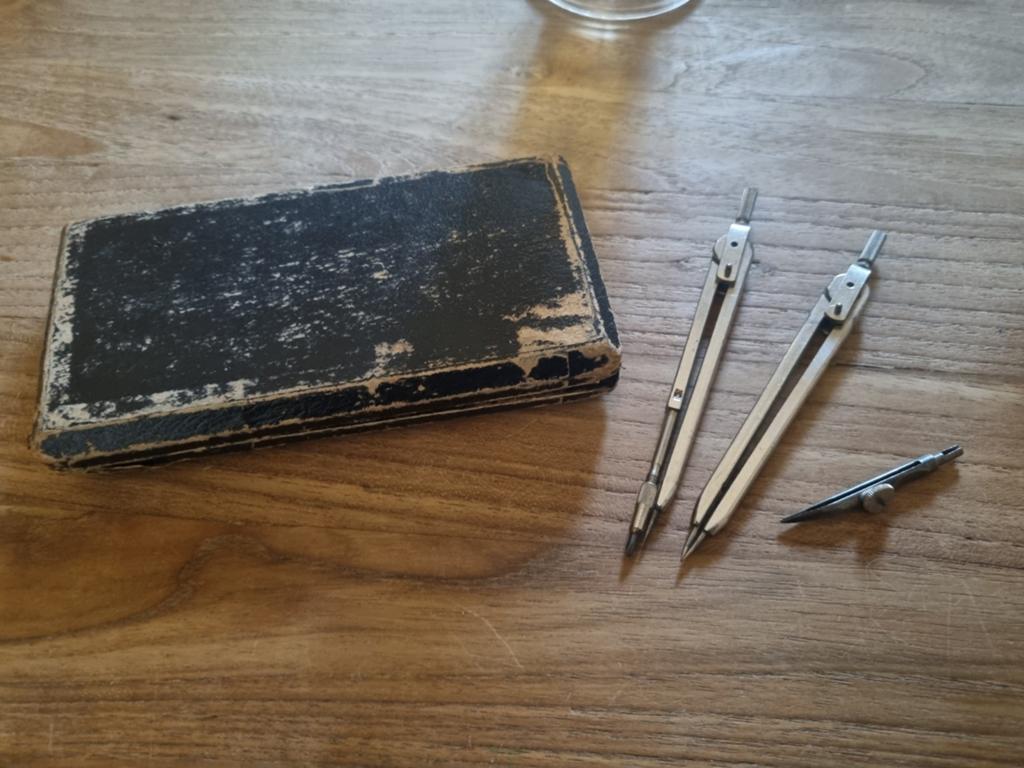 Nostalgie oude passer bijna gratis, Antiek en Kunst, Antiek | Gereedschap en Instrumenten, Ophalen of Verzenden