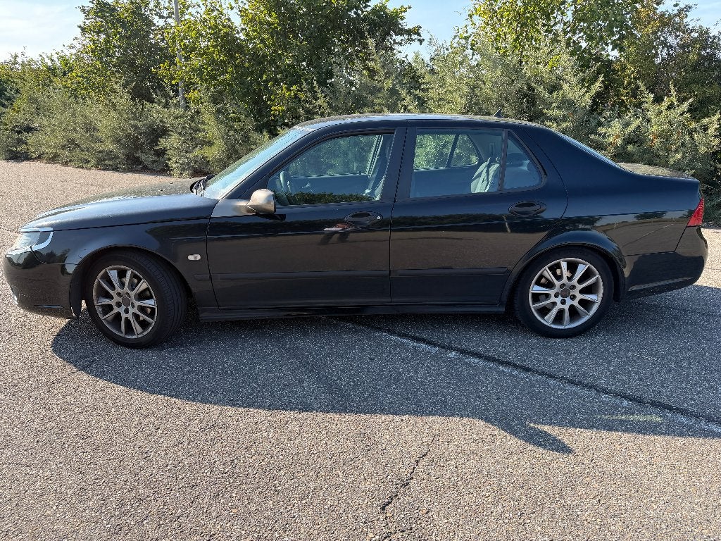 Saab 9-5 2.0 T Sport Sedan AUT 2006 Zwart, Auto's, Saab, Stof, 1800 kg, Zwart, 1505 kg