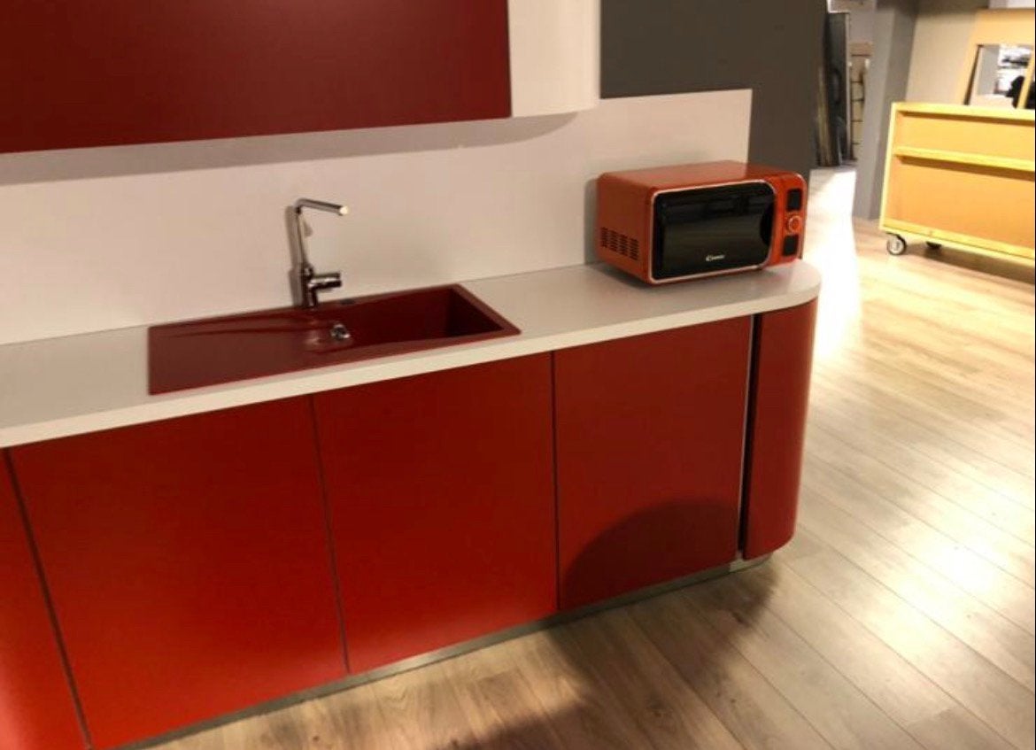 Foto 8 van Showroom keuken Beckerman mat rood en wit