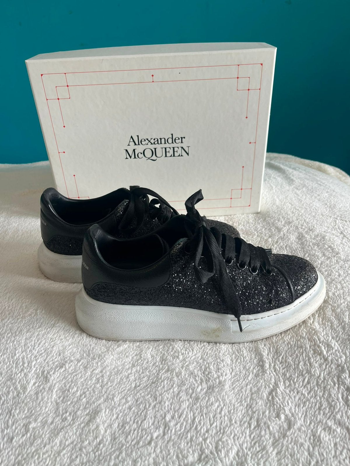 Black galaxy sneaker van Alexander McQueen, Kleding | Dames, Schoenen, Zwart, Ophalen of Verzenden, Sneakers of Gympen, Zo goed als nieuw