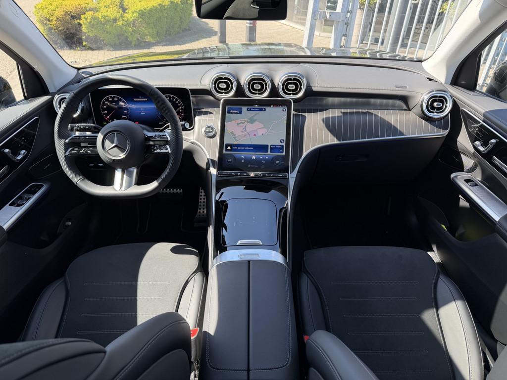Mercedes-Benz GLC 300e 4MATIC AMG Line Pano-Dak | Trekhaak |, Automaat, 12 maanden, Gebruikt, Adaptive Cruise Control