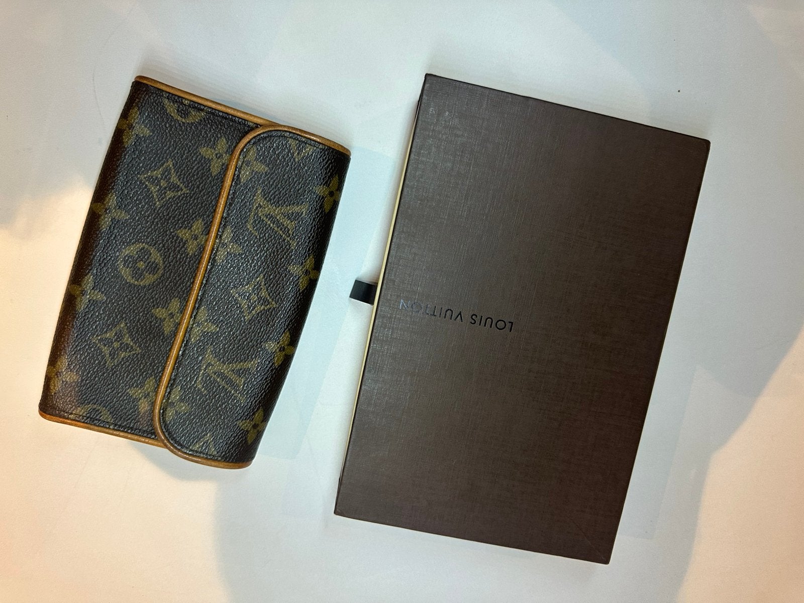 Louis Vuitton buiktasje - tasje voor aan de riem, Ophalen of Verzenden, Zo goed als nieuw, Bruin, Tailleriem