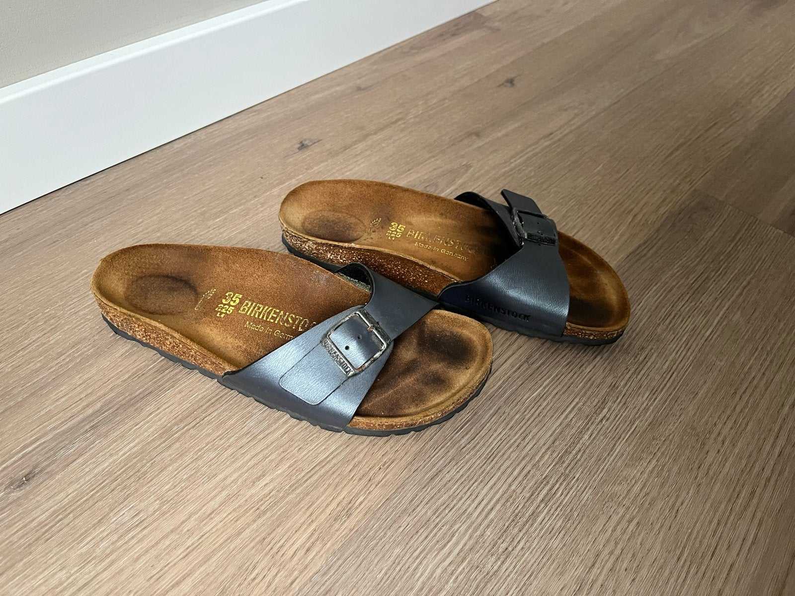 Birkenstock slippers met metallic blauwe gesp – maat 35, Slippers, Blauw, Ophalen of Verzenden, Gedragen