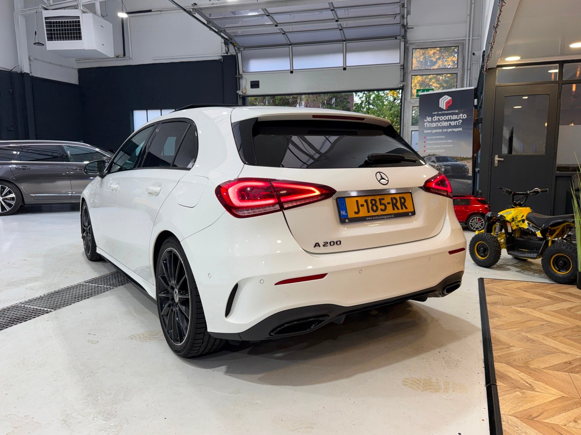 Mercedes-Benz A-klasse 200 Premium Plus AMG|PANO|Sfeer|CAM|D, Dealer onderhouden, Gebruikt, Euro 6, 4 cilinders