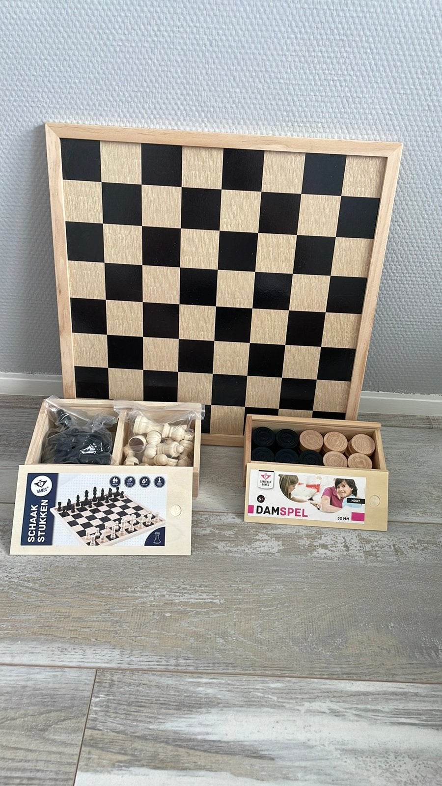 Complete dambord/ schaakbord met damstenen en schaakstukken, Een of twee spelers, Ophalen of Verzenden, Zo goed als nieuw