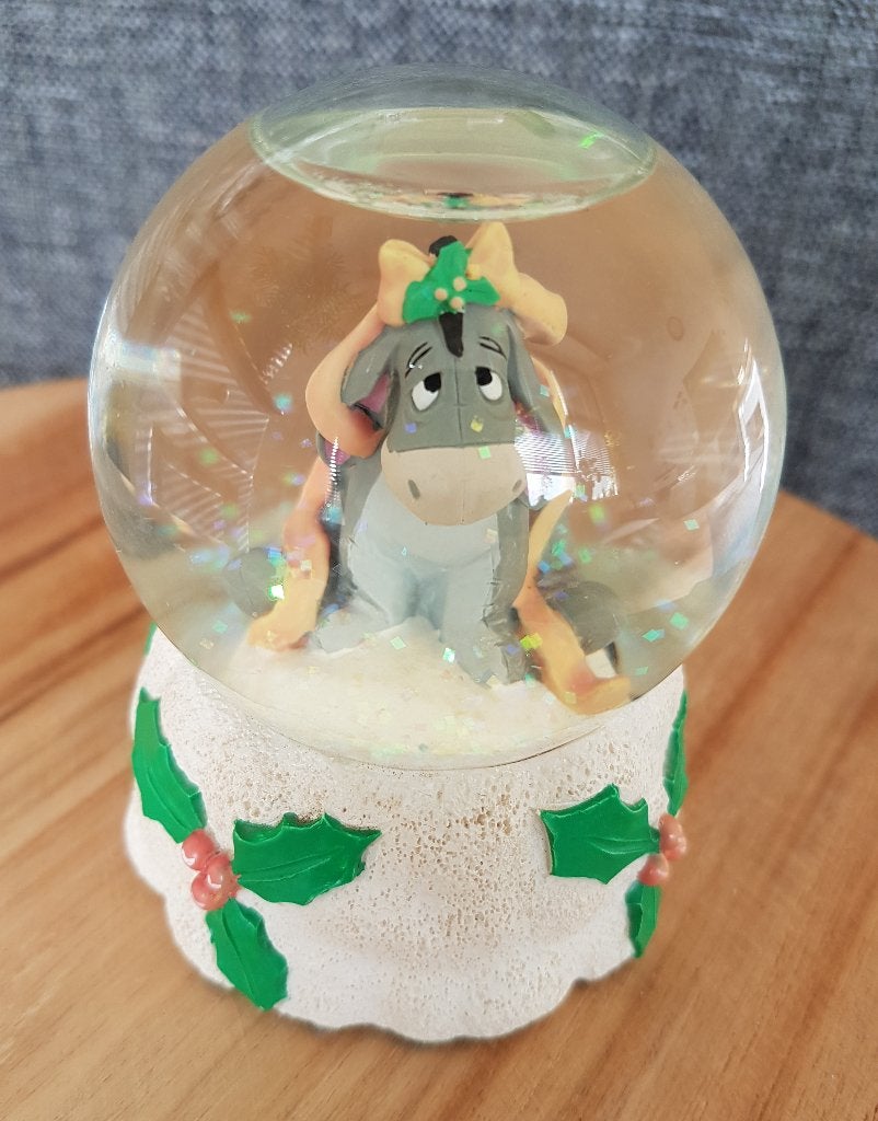 Disney / Eeyore snowglobe, Verzamelen, Ophalen of Verzenden, Winnie de Poeh of vrienden, Gebruikt, Beeldje of Figuurtje