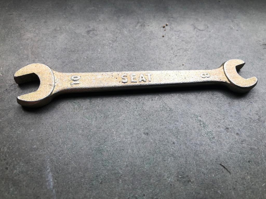 (#2) Steeksleutel SEAT, goudkleurig -  Maat: 10 mm / 8mm, Auto diversen, Ophalen of Verzenden, Gebruikt