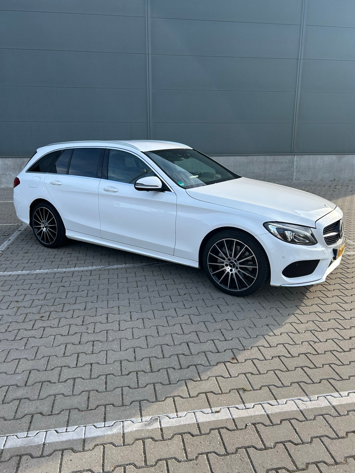 Mercedes-Benz C-Klasse C250 head up/360/kachel, Automaat, Achterwielaandrijving, 1800 kg, Zwart