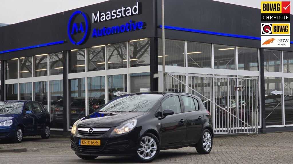 Opel Corsa 1.4-16V Sport uitvoering in nette staat, Voorwielaandrijving, Gebruikt, Zwart, 4 cilinders