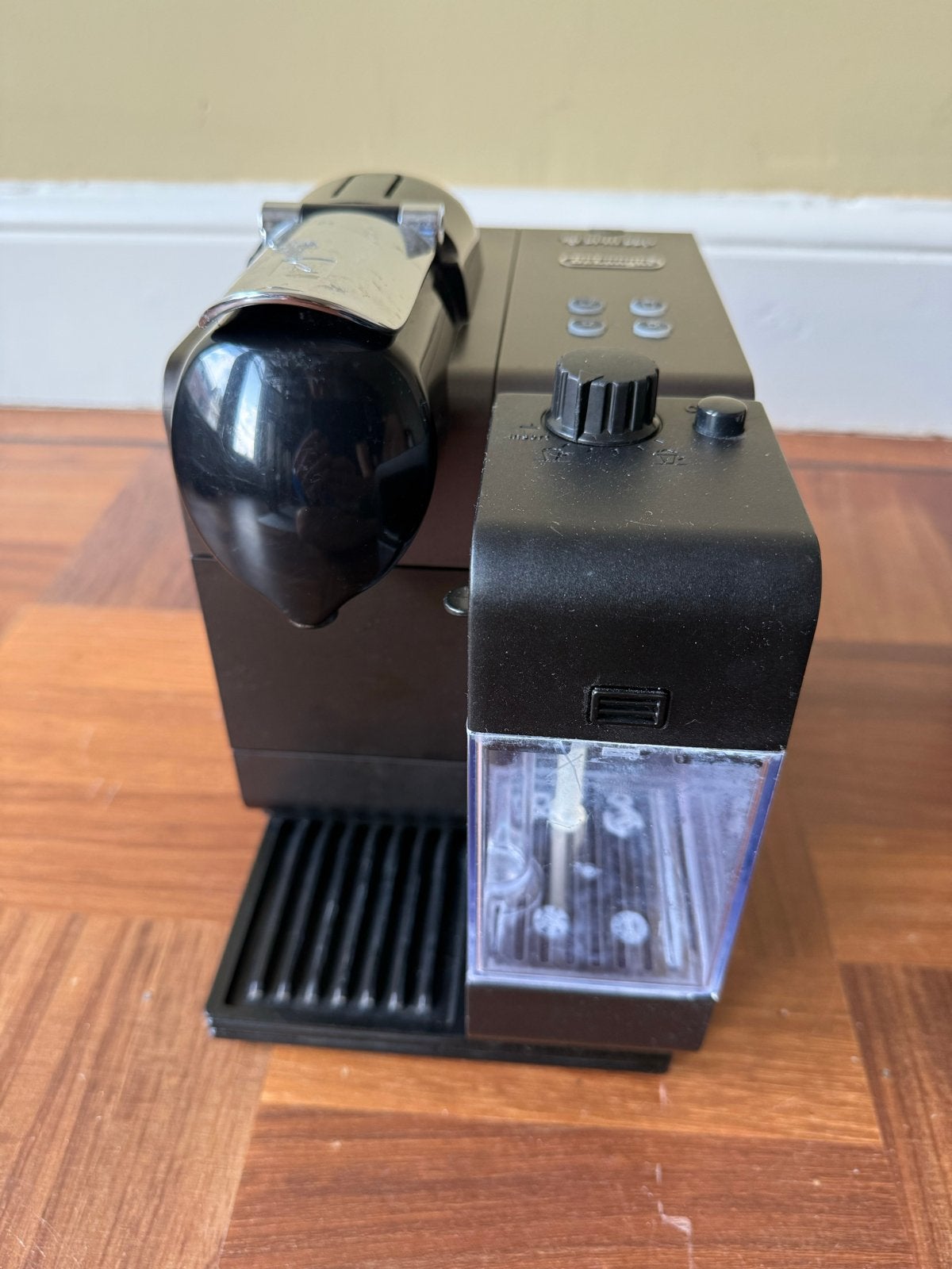 DeLonghi Nespresso machine met accessoires, Koffiepads en cups, Gebruikt, Espresso apparaat, Ophalen of Verzenden