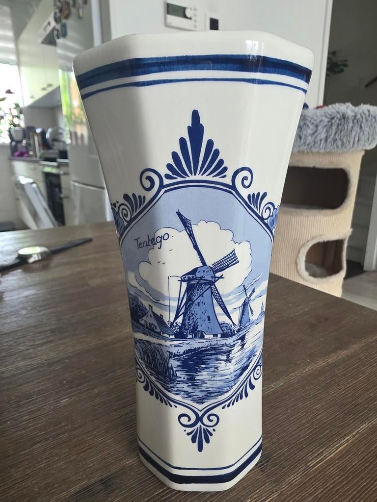 Delfts Blauw Vaas met Molenlandschap - Handgeschilderd, Antiek en Kunst, Ophalen of Verzenden
