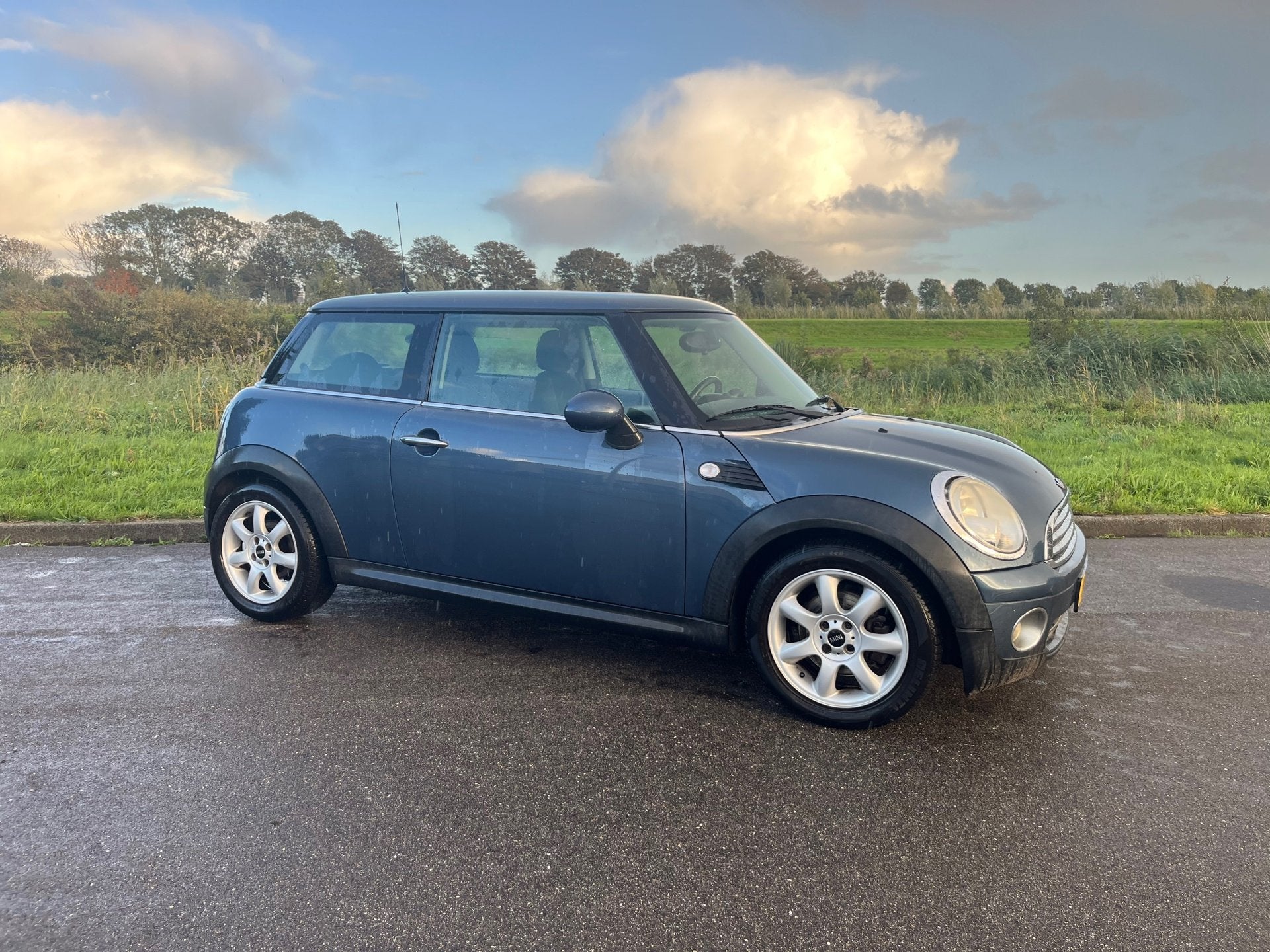 Mini 3-Deurs 1.4 One Pepper BJ 2009 /*AIRCO /* APK GEKEURD /, Auto's, Voorwielaandrijving, Stof, Gebruikt, Zwart