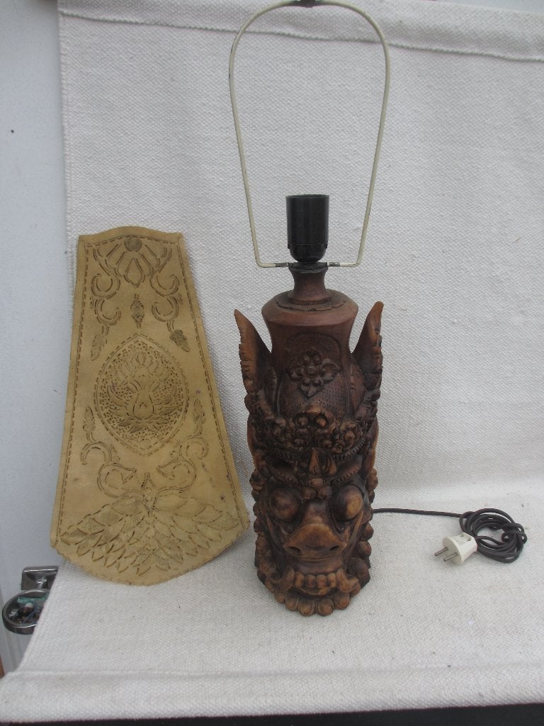 Een zware houtsnijwerk Balinese tafellamp voet jr 40/50, Gebruikt, Vintage, Met schakelaar, 63 cm