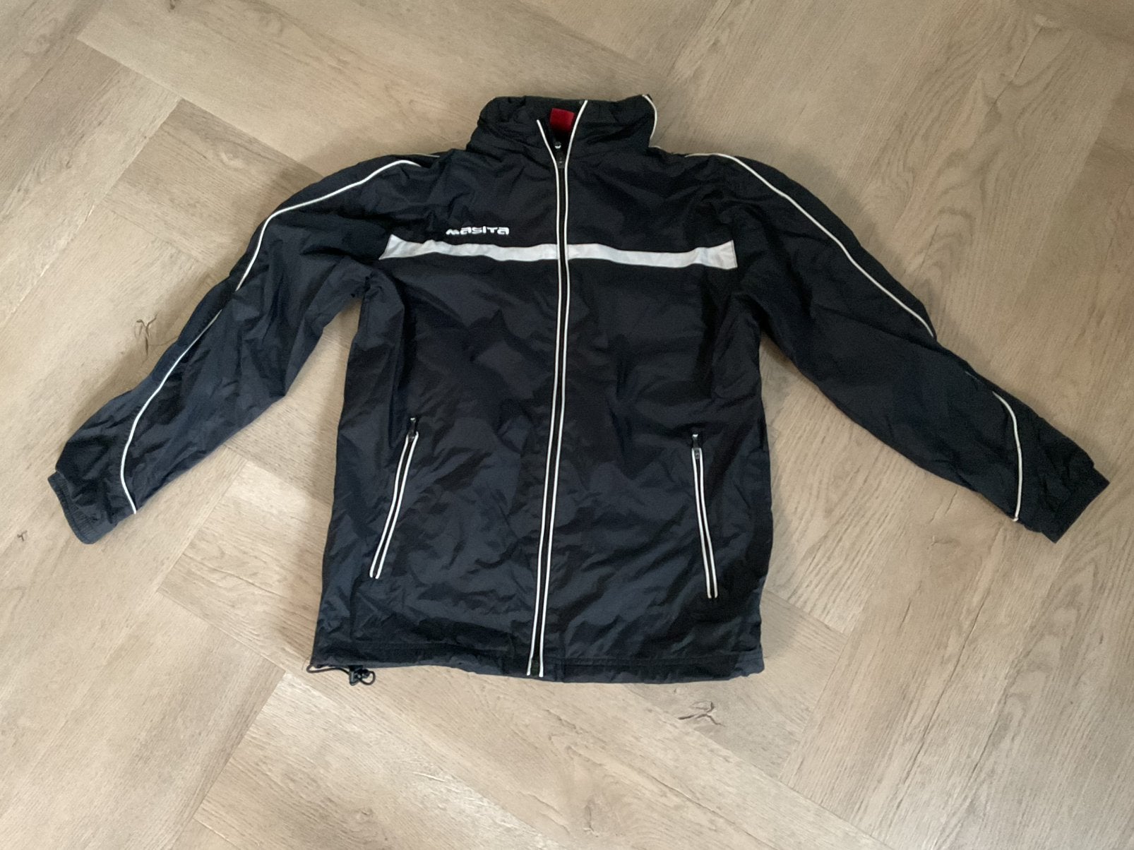 Masita spoer-/regenjasje maat 152, Ophalen of Verzenden, Zo goed als nieuw, Jongen of Meisje, Sport- of Zwemkleding