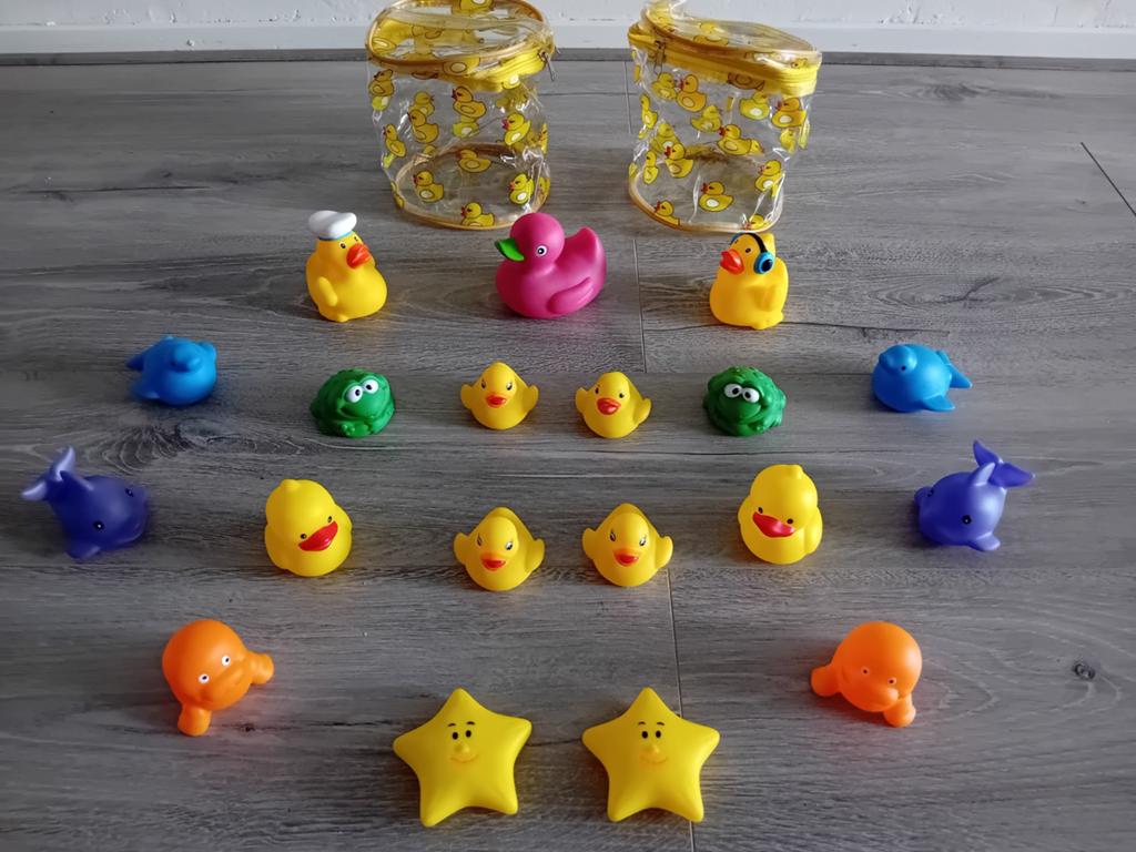Zacht 19 stuks badspeelgoed met handtassen opbergen., Ophalen, Zo goed als nieuw, 6 maanden tot 2 jaar