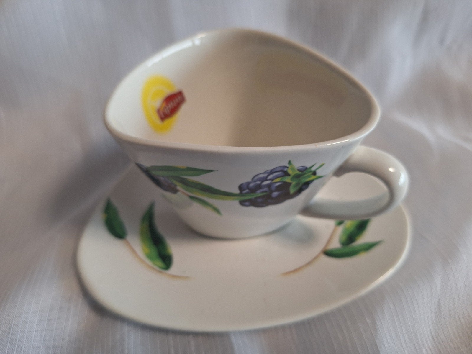 LIPTON kopje met schoteltje, Huis en Inrichting, Overige materialen, Ophalen of Verzenden, Zo goed als nieuw, Overige stijlen