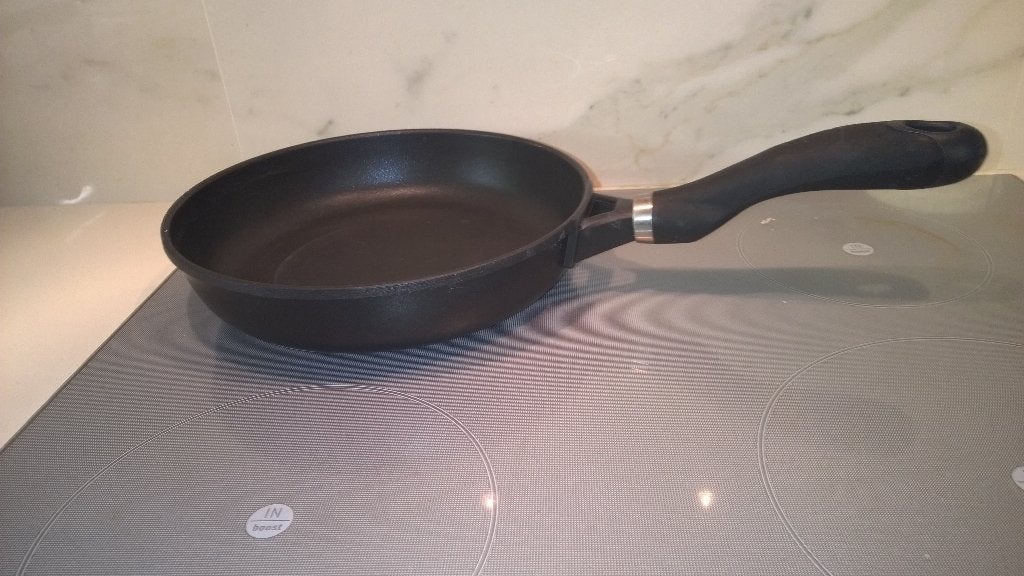 Valira - antikleef -+ inductie, Ophalen of Verzenden, Zo goed als nieuw, Aluminium, Braadpan