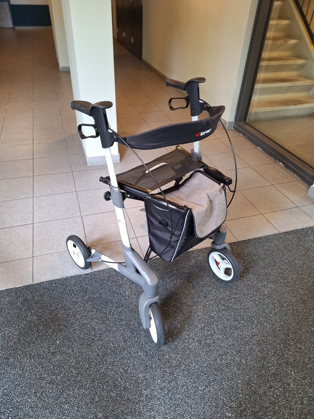 Foto 7 van Rollator lichtgewicht topra troja 5Glees beschrijving NW.ST