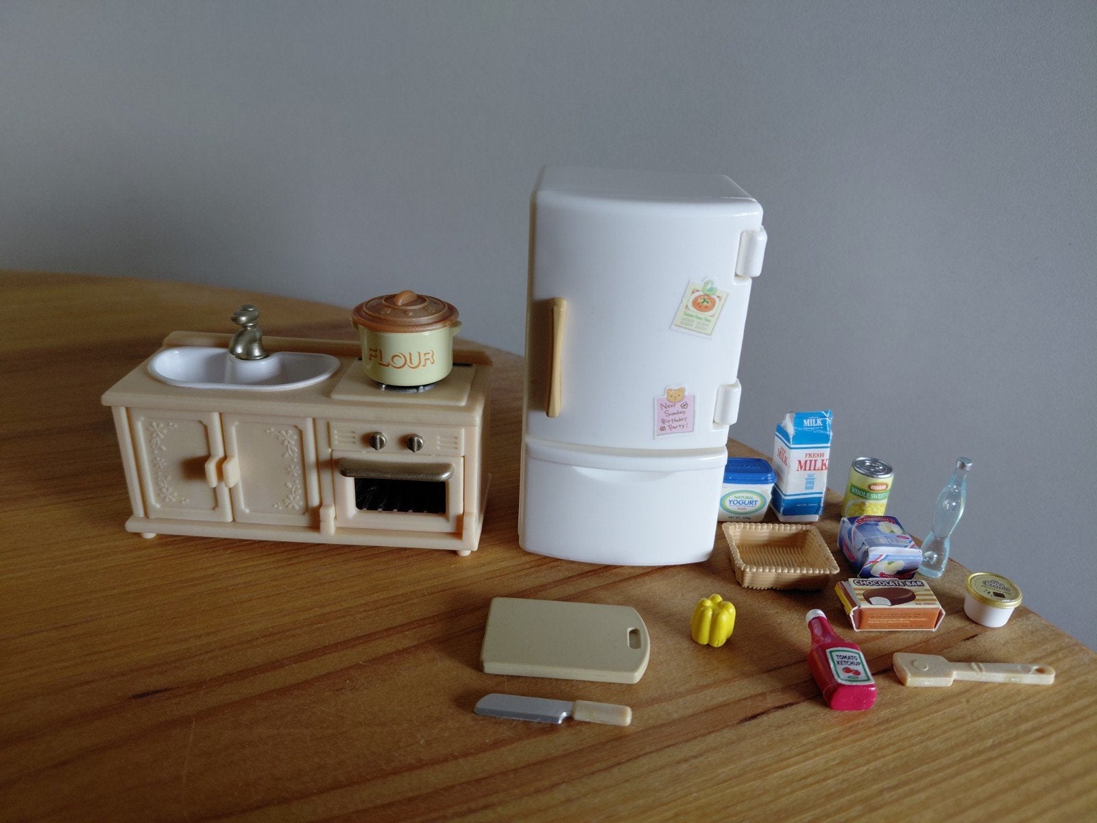 Sylvanian Families koelkast/keukenblokje/keukentje, Verzamelen, Poppenhuizen en Toebehoren, Ophalen of Verzenden, Zo goed als nieuw
