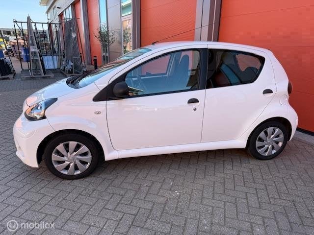 Foto 3 van Toyota Aygo 1.0 VVT-i Now 5 DRS APK 03-2027 KM NAP