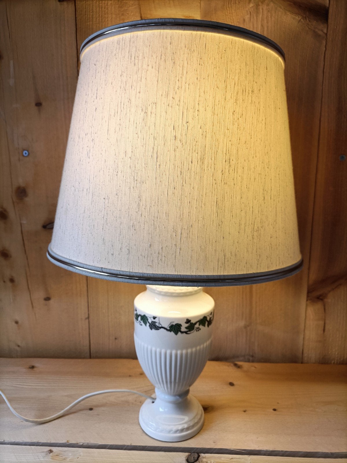 Wedgwood Stratford schemerlamp met klassiek design, Antiek en Kunst, Ophalen of Verzenden