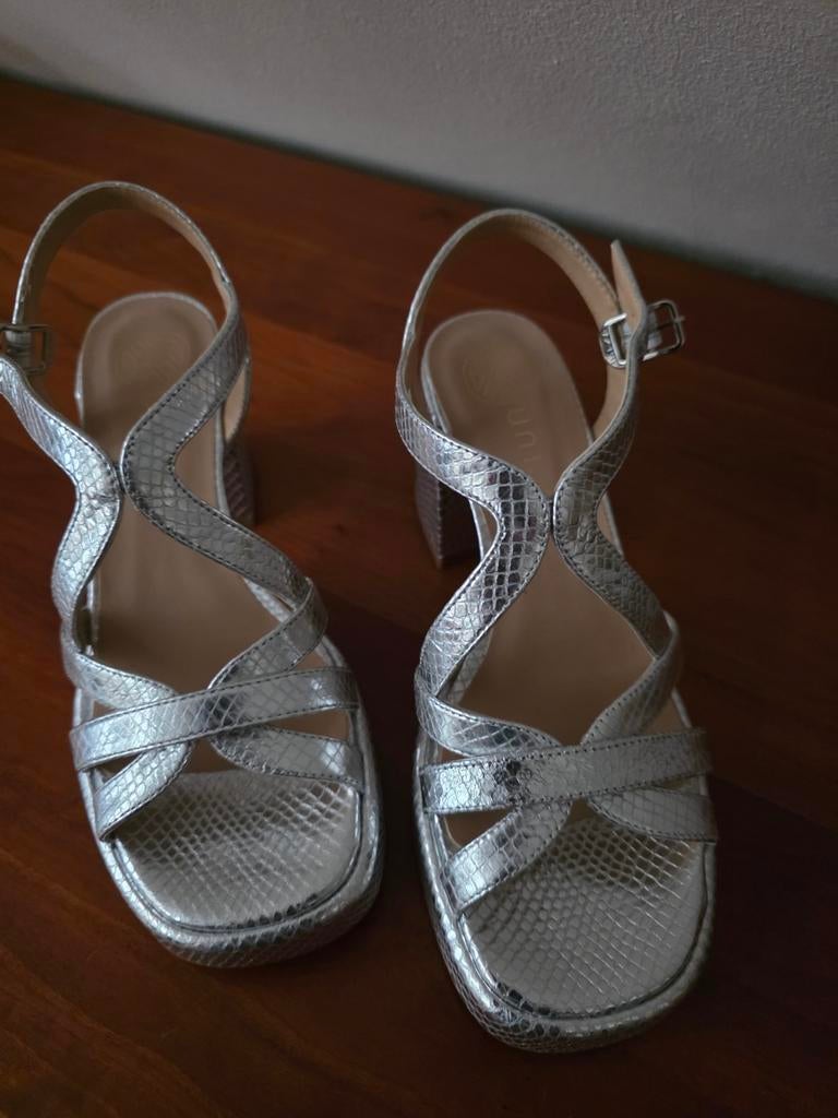 Nieuwe zomersandaaltjes. Unisa. Zilverkleurig. Maat 37, Overige kleuren, Verzenden, Nieuw, Sandalen of Muiltjes