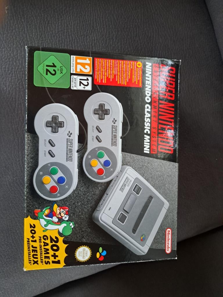 Classic Mini: Super Entertainment System, Ophalen, Zo goed als nieuw, Met 2 controllers