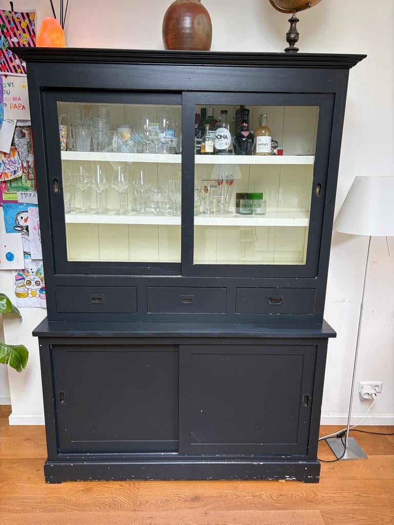 Servieskast in goede staat, moet geverfd worden, Huis en Inrichting, Kasten | Buffetkasten, Ophalen, Gebruikt, 100 tot 150 cm