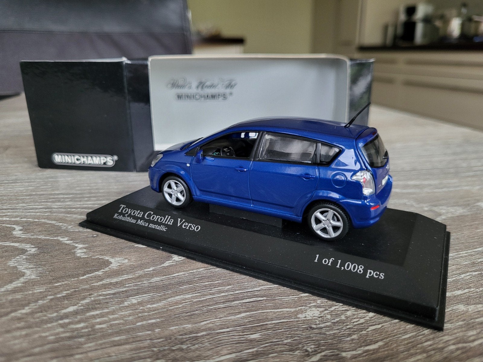 Toyota Corolla verso schaal 1:43, Ophalen of Verzenden, Zo goed als nieuw, Auto, Overige merken