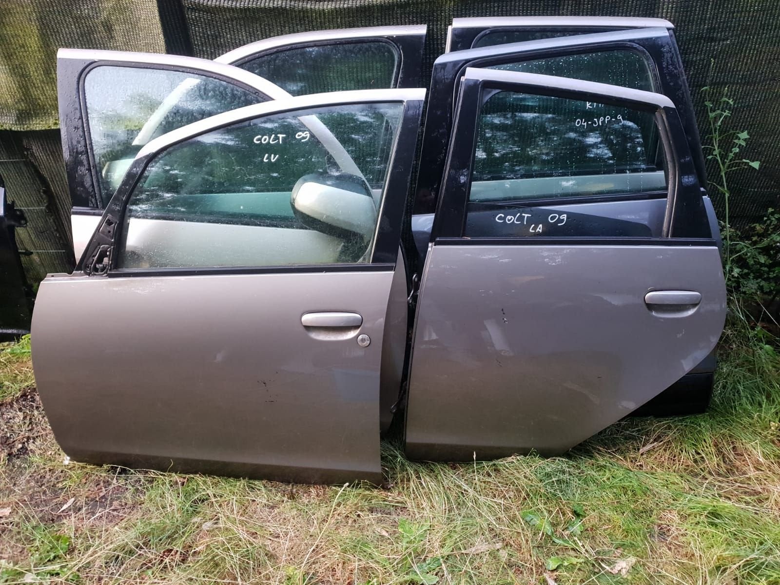 MITSUBISHI COLT PORTIEREN LV+LA  BJ 2009, Auto-onderdelen, Gebruikt, -, Deur, -