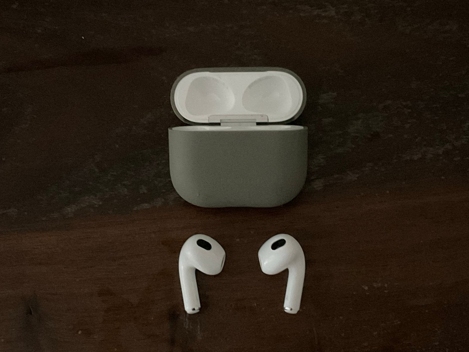 Apple AirPods 3 met oplaadcase en siliconen hoesje, In-ear, Bluetooth, Ophalen of Verzenden, Zo goed als nieuw