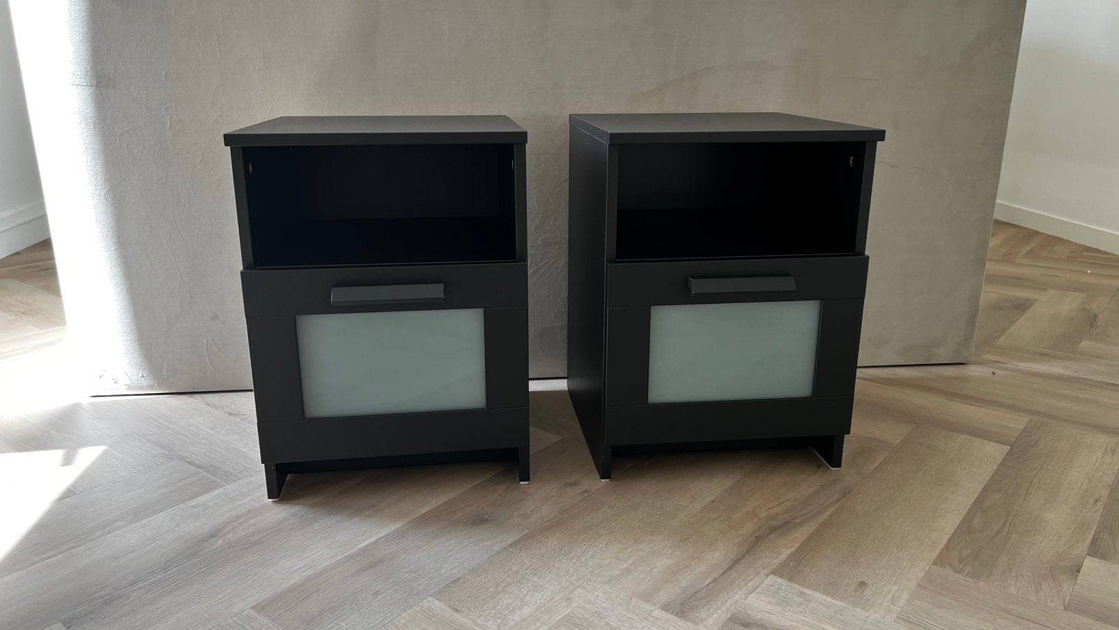 2 nachtkasjes Ikea Brimnes zwart, Ophalen, Minder dan 45 cm, Zo goed als nieuw, Minder dan 55 cm