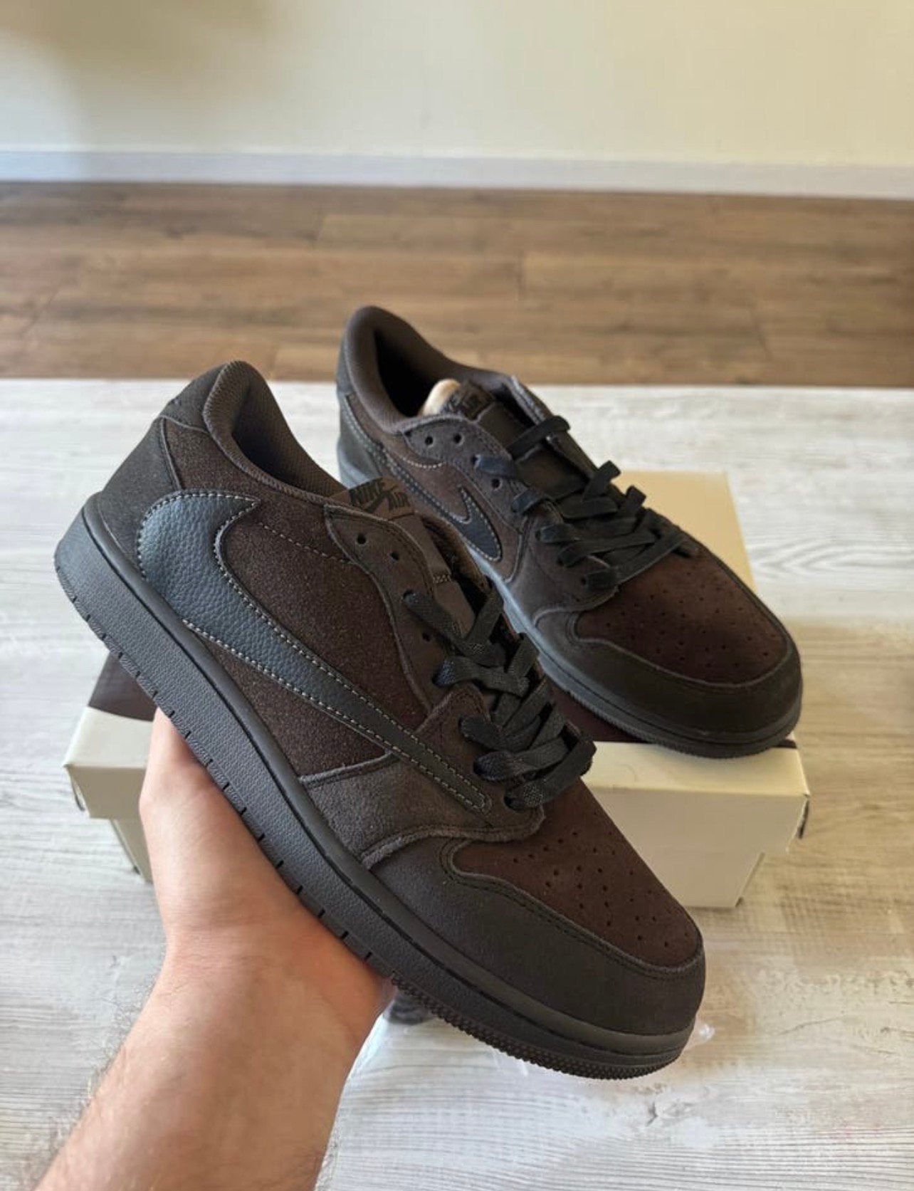 Travis scott, Bruin, Nieuw, Ophalen of Verzenden, Sneakers of Gympen