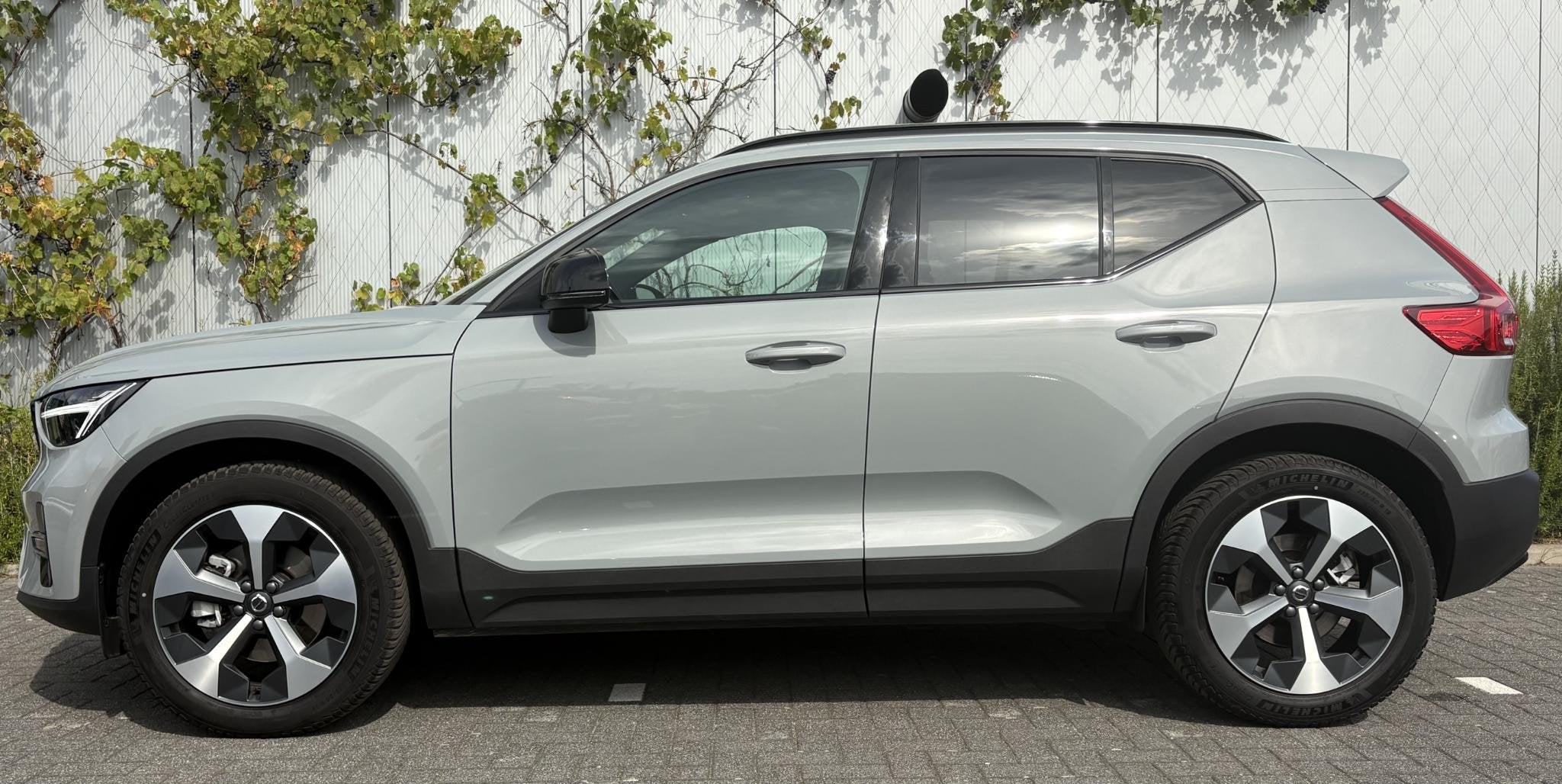 Volvo XC40 2.0 B4 Plus Dark | Trekhaak | Panoramadak | Licht, 12 maanden, Gebruikt, Euro 6, 4 cilinders