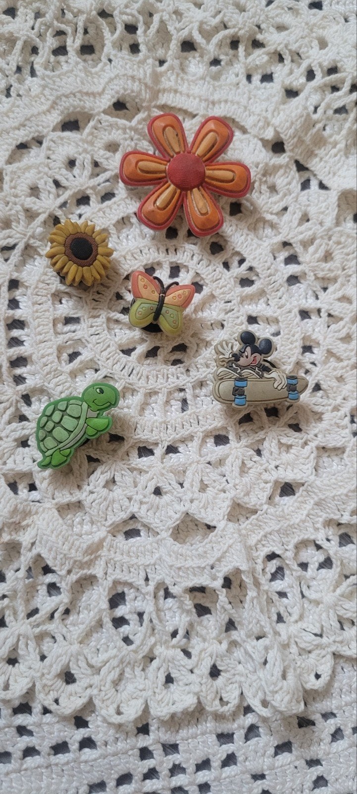 Mix Crocs Jibbitz: Bloem, Zonnebloem, Vlinder, Schildpad, M, Verzamelen, Ophalen of Verzenden, Gebruikt