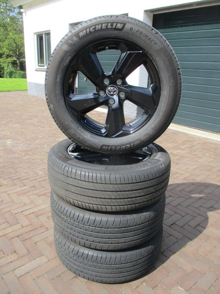 Orig Toyota RAV4 18 inch velgen tpms zomer RAV 4 IZGST zwart, Auto-onderdelen, Banden en Velgen, 18 inch, Gebruikt, Banden en Velgen