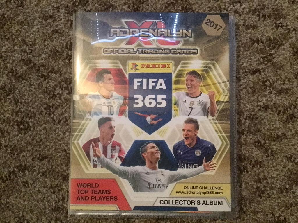 Panini 2017 fifa 365 album, Hobby en Vrije tijd, Stickers en Plaatjes, Verzenden, Zo goed als nieuw
