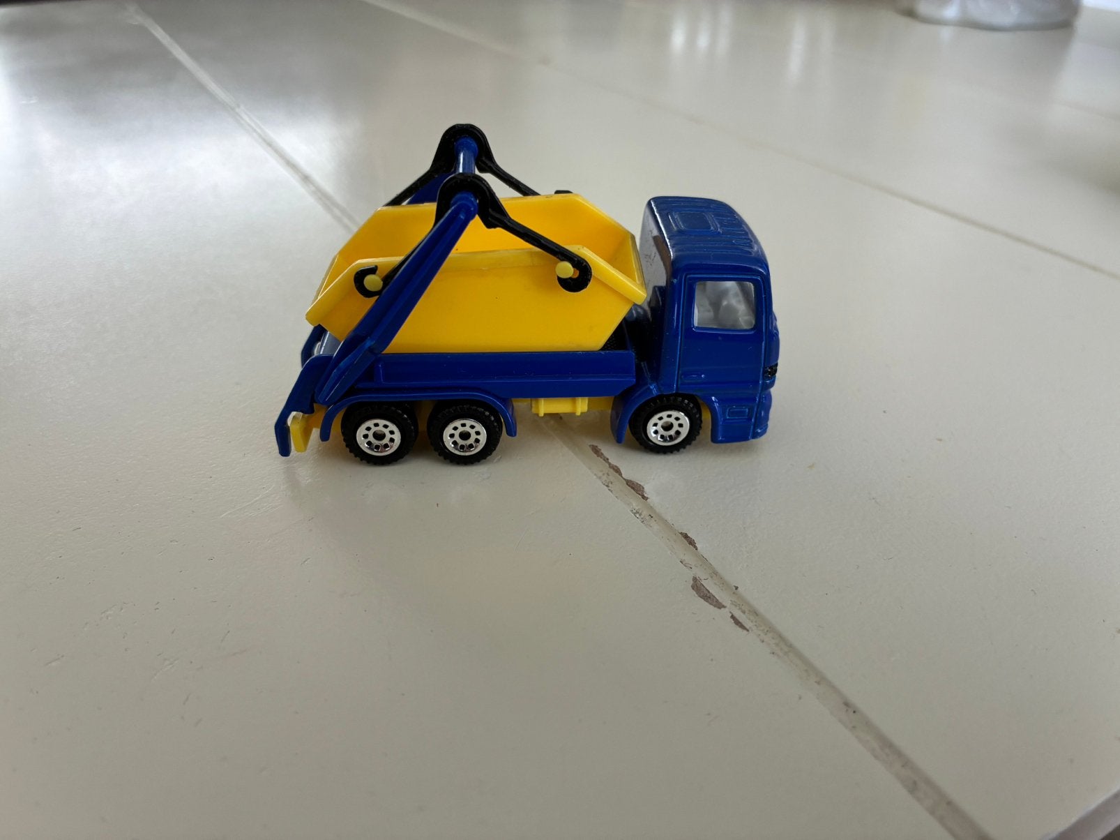 Siku Mercedes container truck, Hobby en Vrije tijd, Ophalen of Verzenden, Zo goed als nieuw, Bus of Vrachtwagen