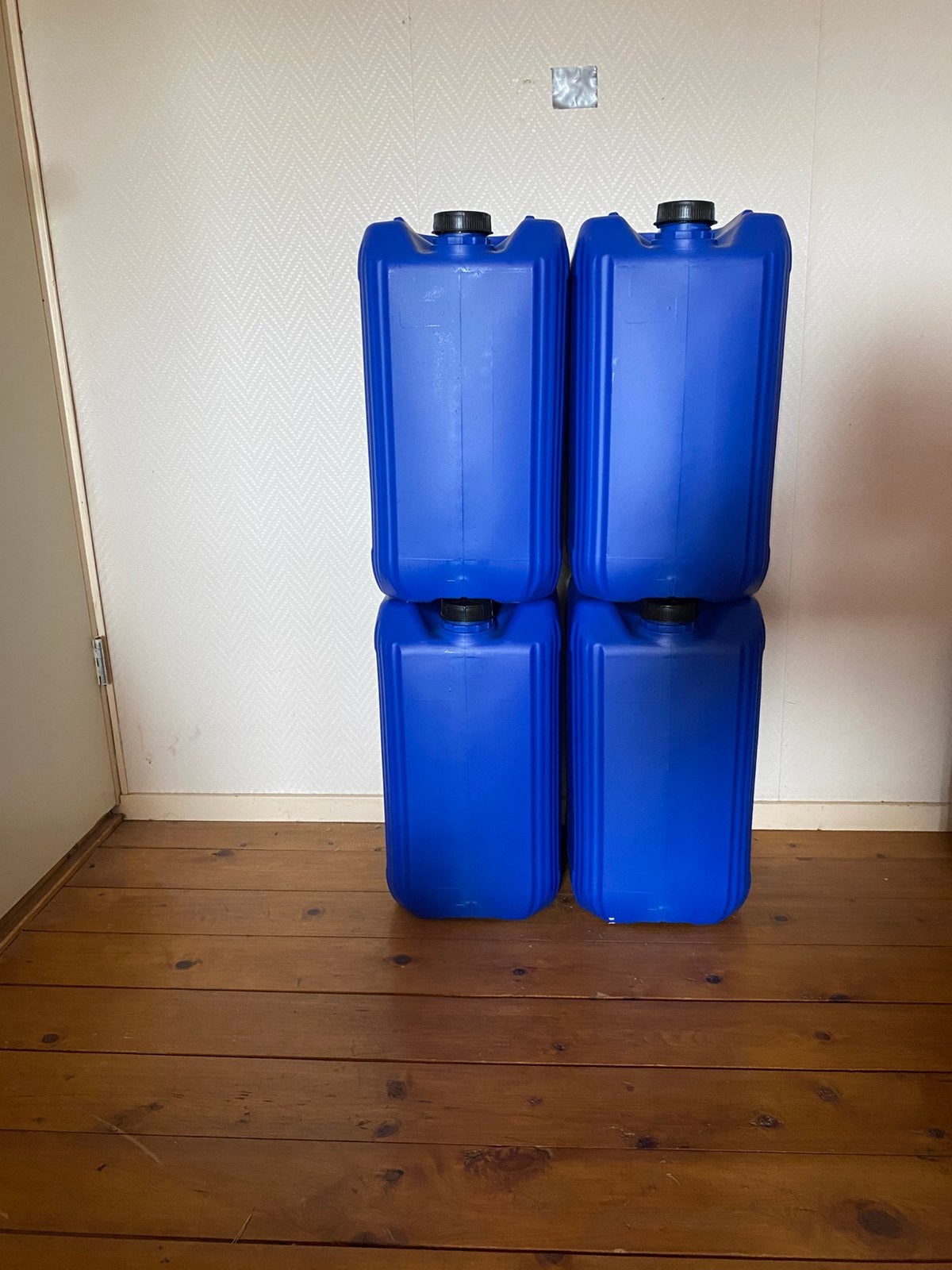 4 jerrycans, Minder dan 75 liter, Ophalen, Zo goed als nieuw, Kunststof