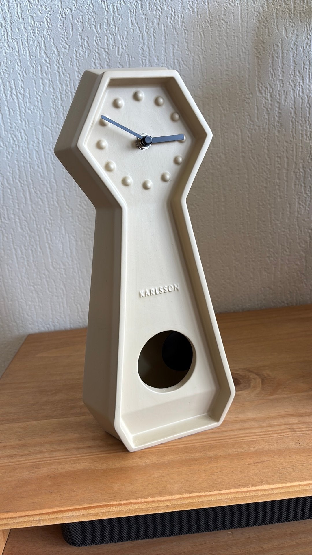 Karlsson Table Clock Genuine Pendulum Ceramic Latte Brow, Met slinger, Bruin, Analoog, Ophalen of Verzenden